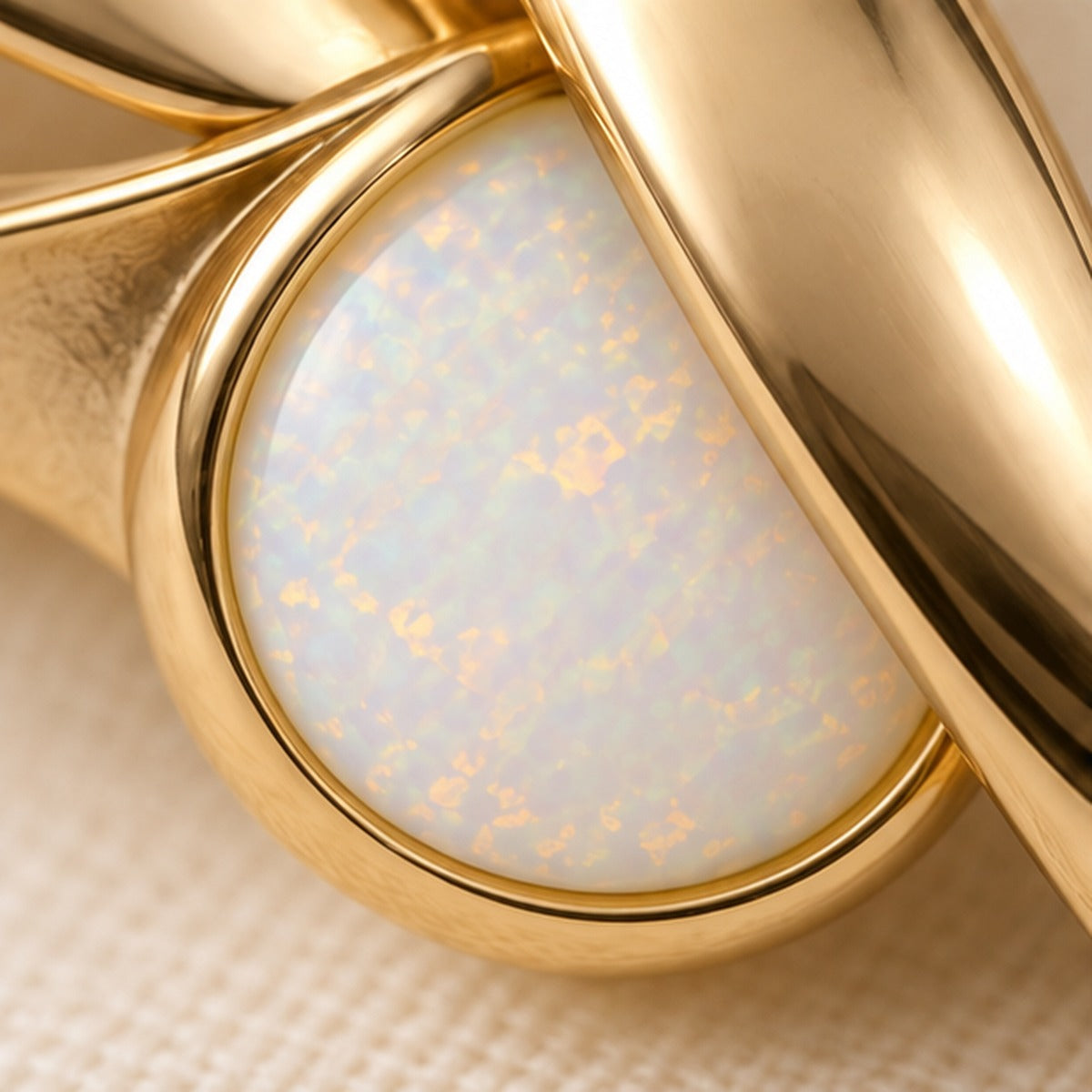 VIVALORA® Veil Knot Brooch — macro material and setting detail
